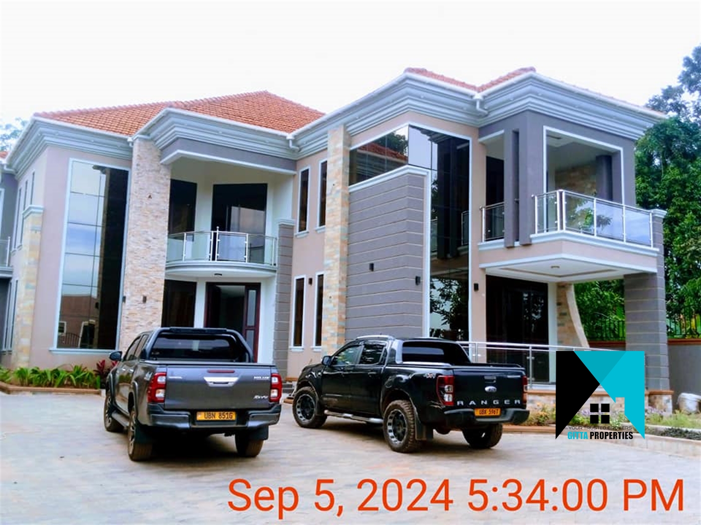 Mansion for sale in Kira Wakiso