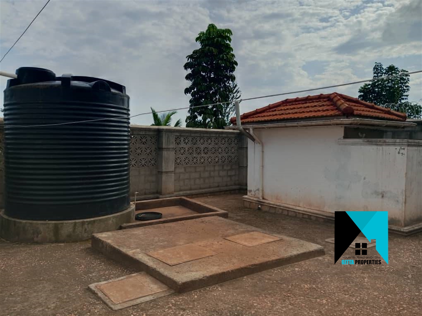 Bungalow for sale in Kasanjje Wakiso