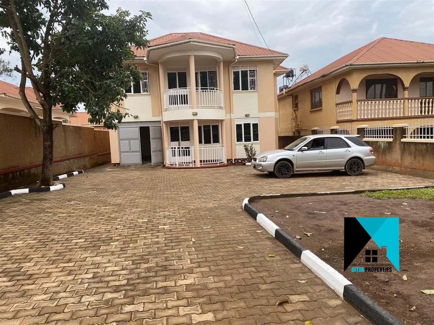 Duplex for rent in Kulambilo Kampala