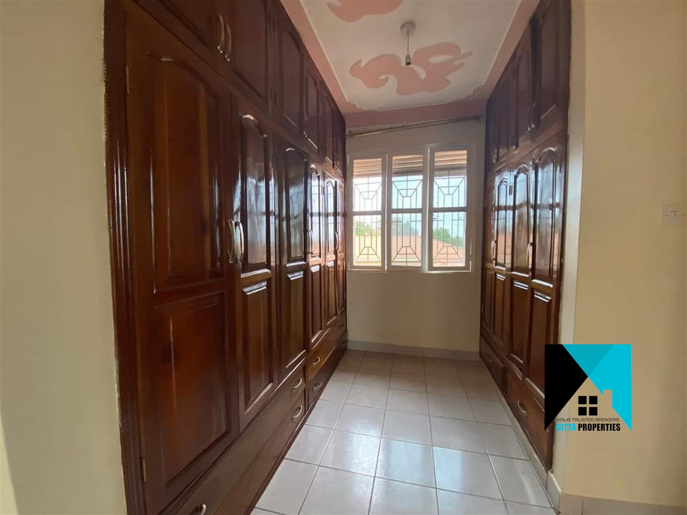 Duplex for rent in Kulambilo Kampala