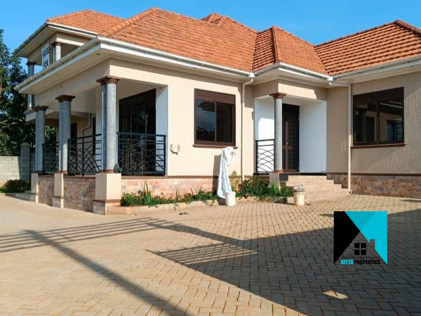 Storeyed house for sale in Kitende Wakiso