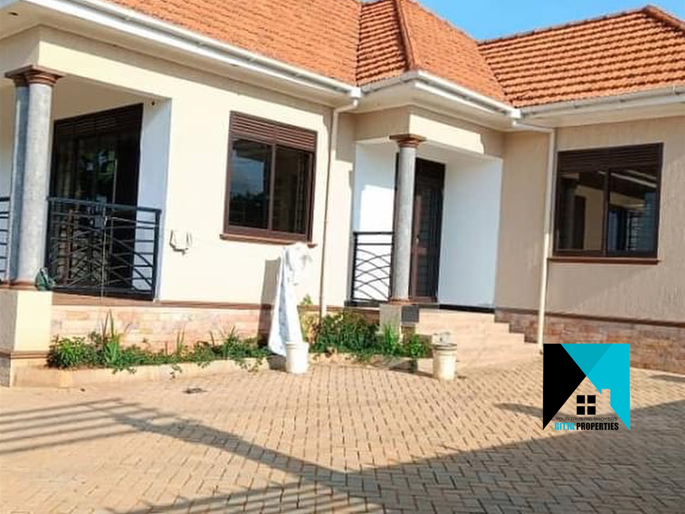 Storeyed house for sale in Kitende Wakiso