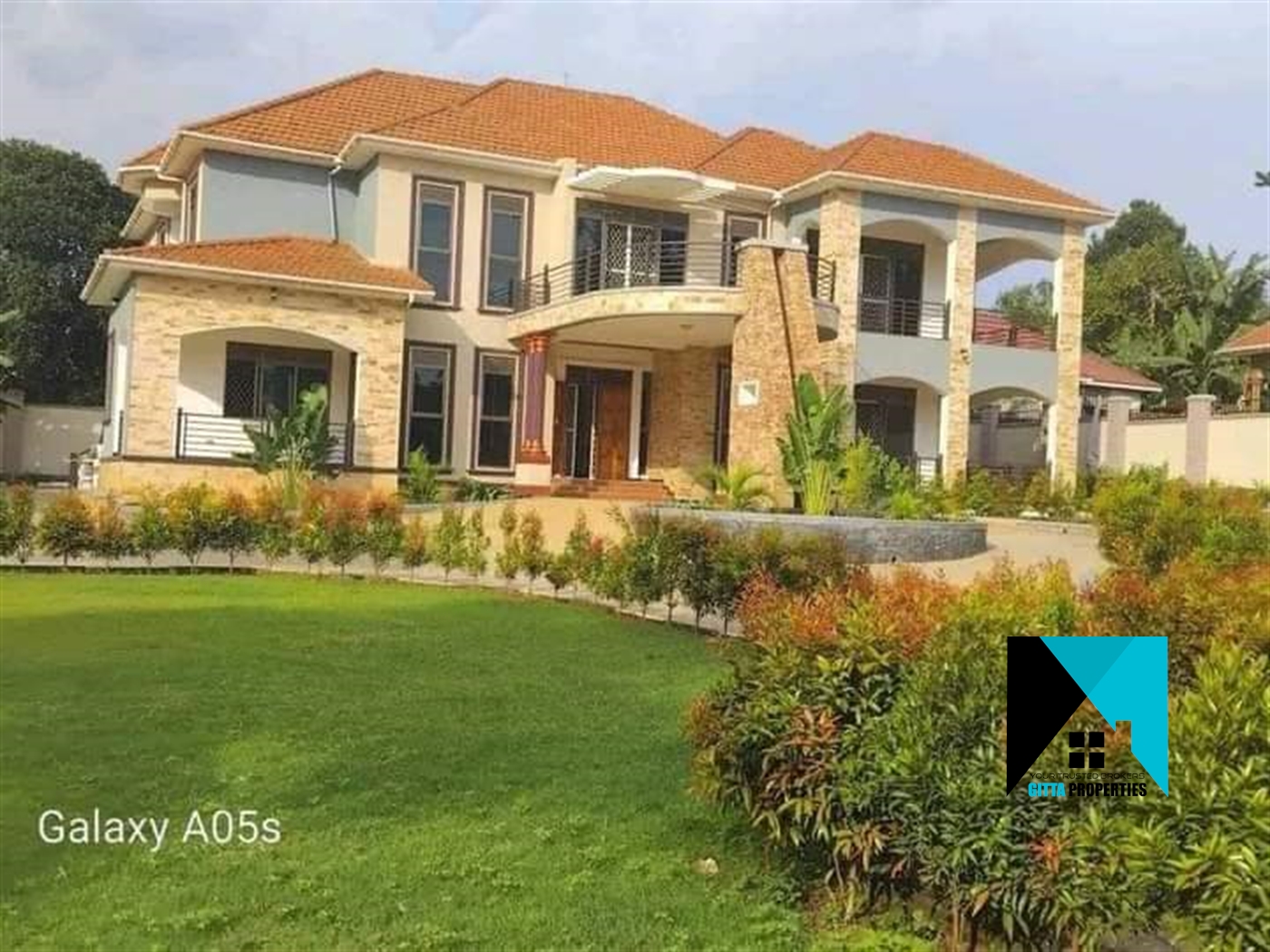 Mansion for sale in Nakweelo Wakiso