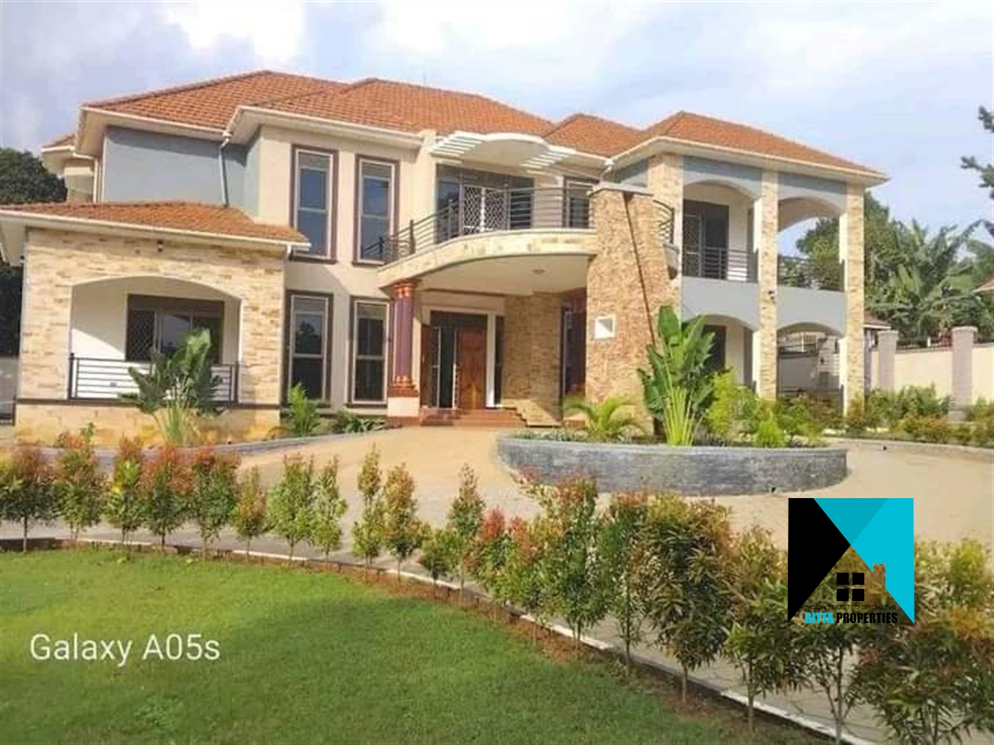 Mansion for sale in Nakweelo Wakiso