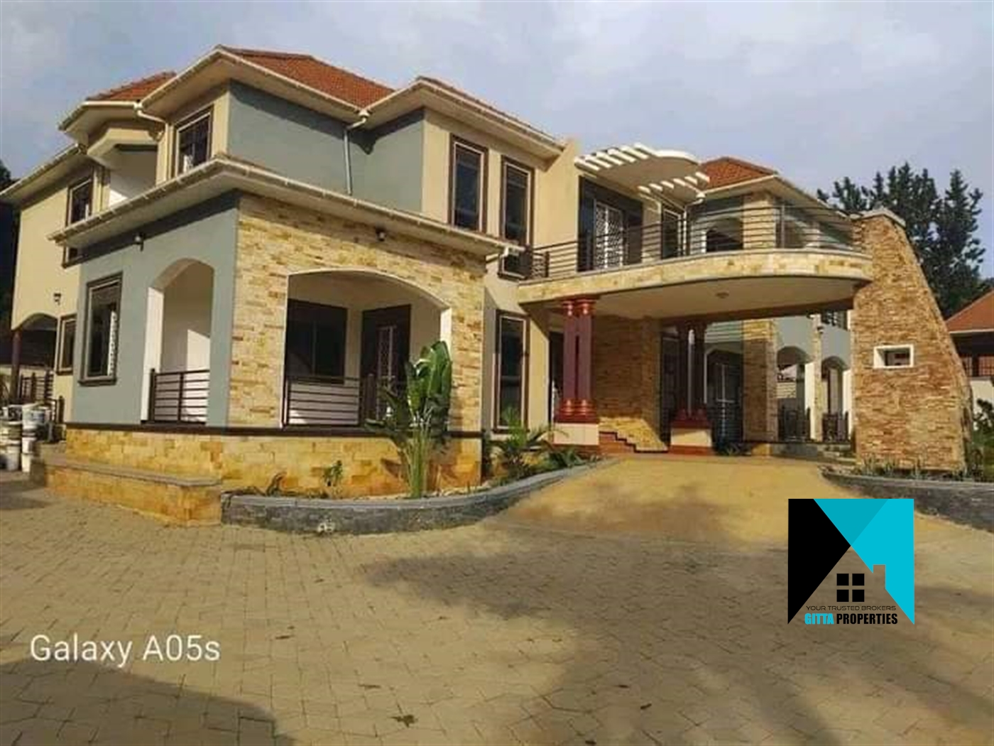 Mansion for sale in Nakweelo Wakiso