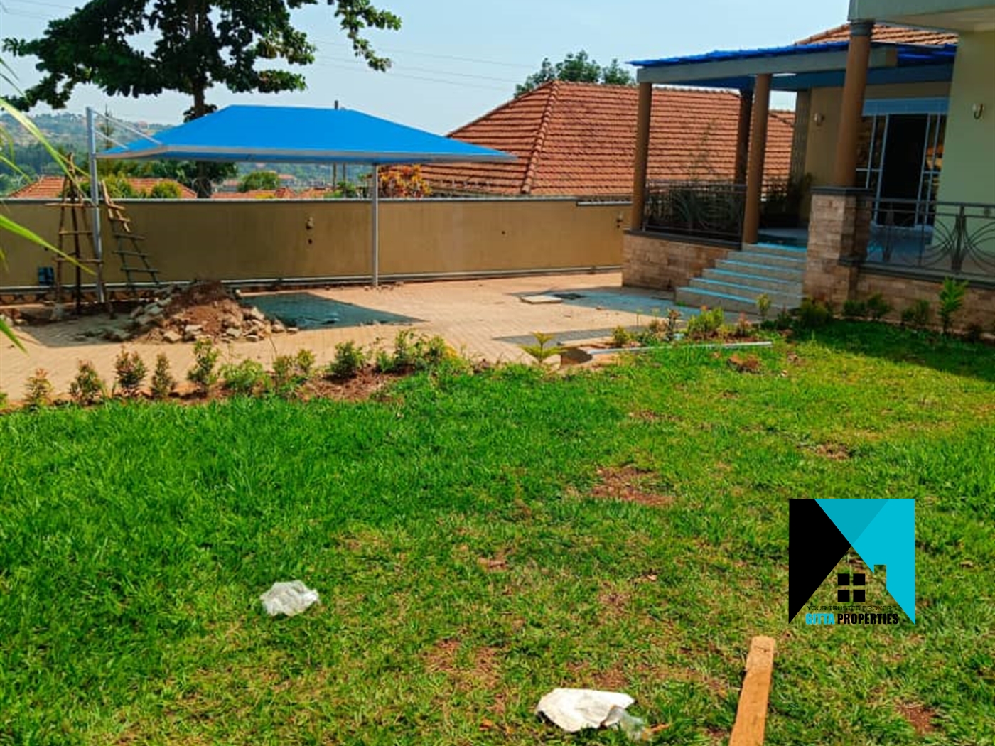 Storeyed house for sale in Bwebajja Wakiso