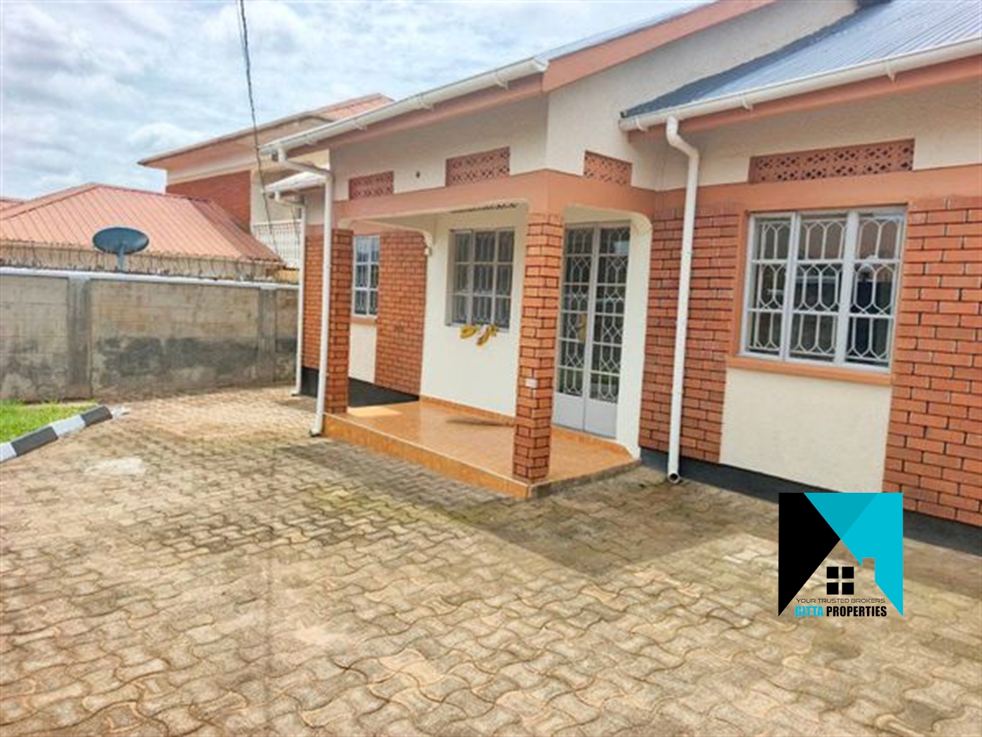 Bungalow for rent in Kiwaatule Kampala