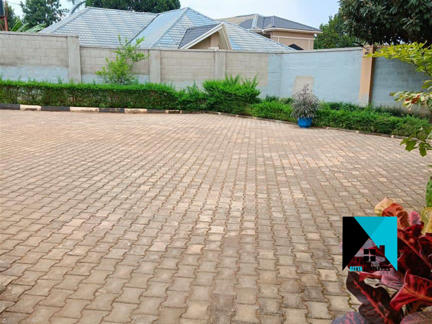 Bungalow for sale in Kitende Wakiso