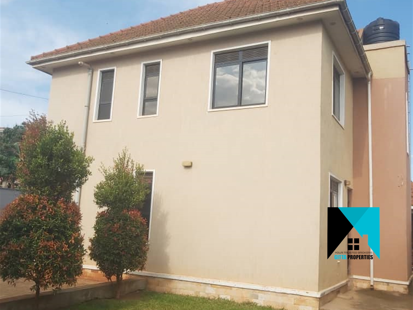 Storeyed house for sale in Kitendekitovu Wakiso