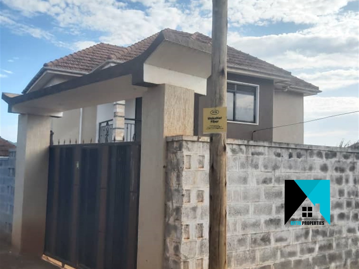 Storeyed house for sale in Kitendekitovu Wakiso