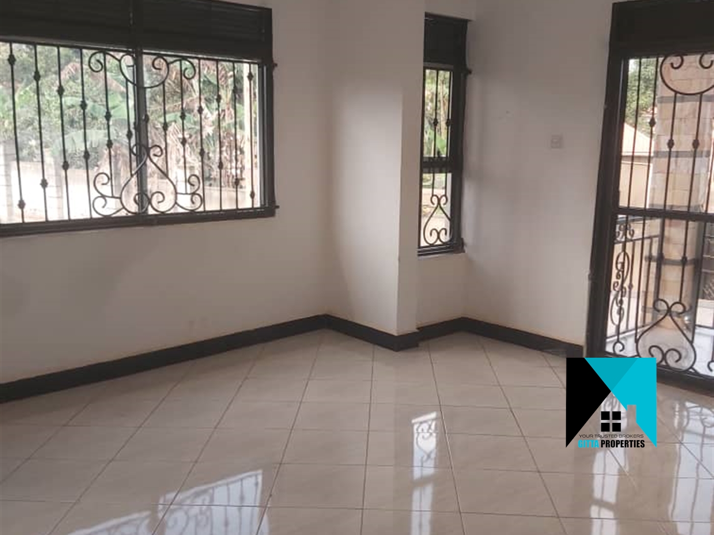 Storeyed house for sale in Kitendekitovu Wakiso