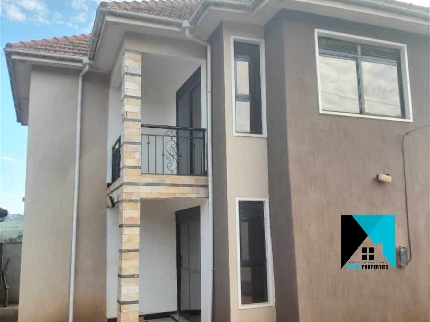 Storeyed house for sale in Kitendekitovu Wakiso