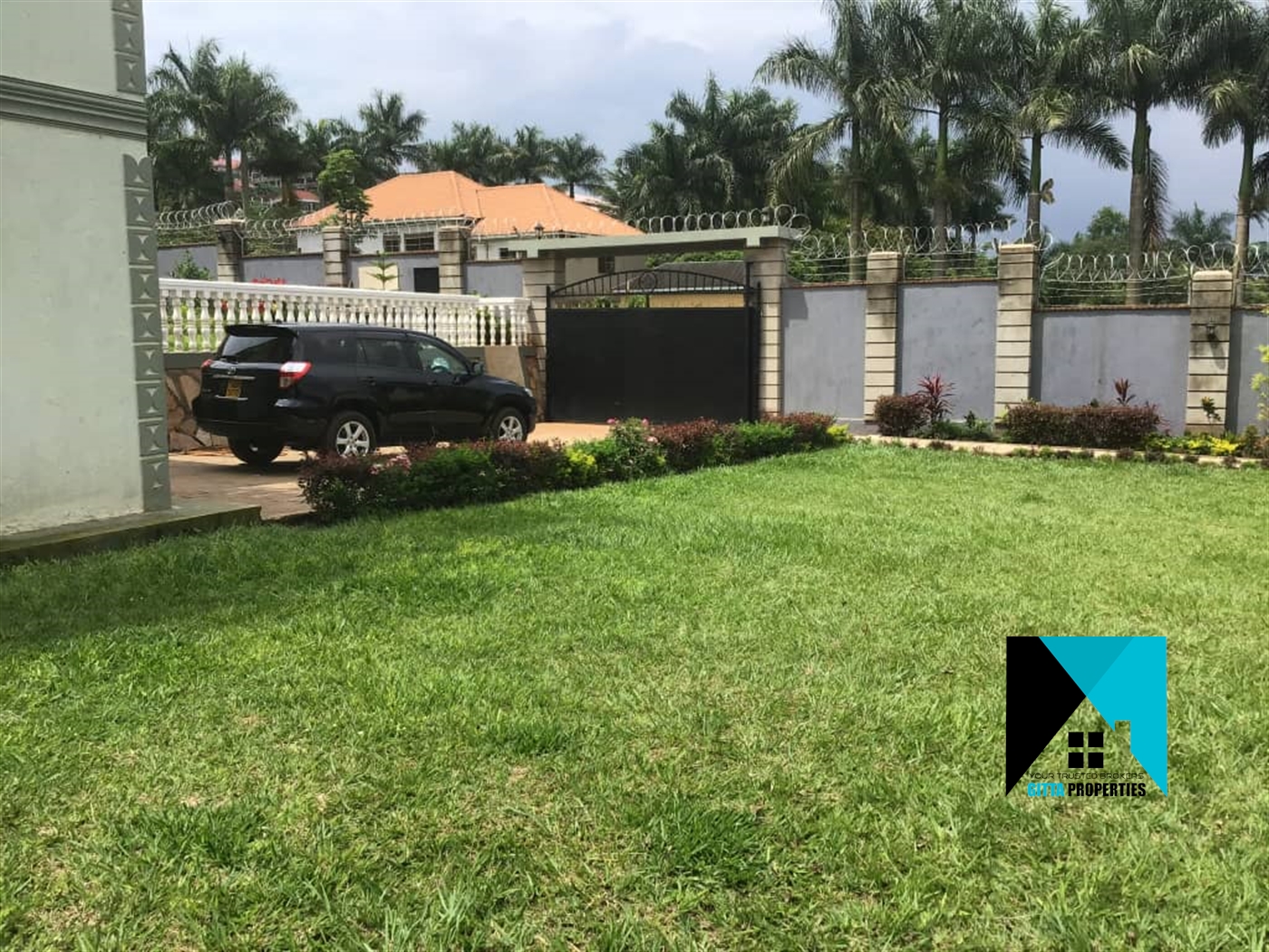 Mansion for sale in Bwebajja Wakiso