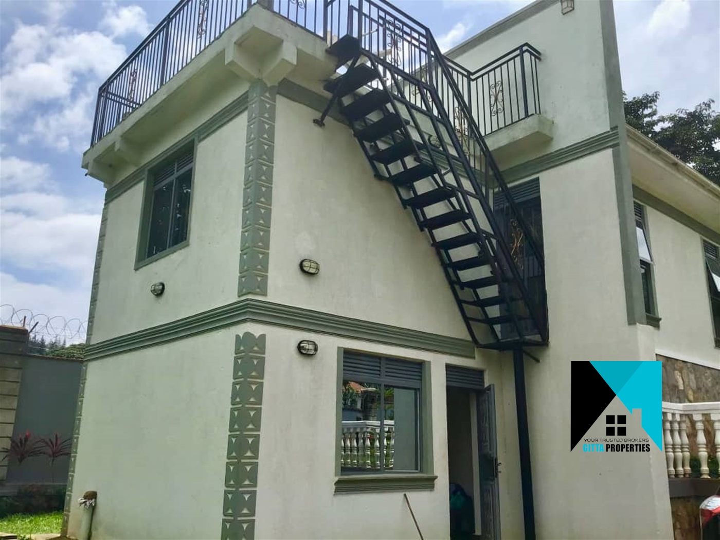 Mansion for sale in Bwebajja Wakiso