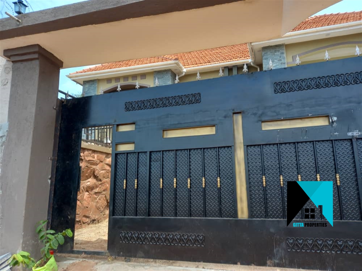 Storeyed house for sale in Bwebajja Wakiso