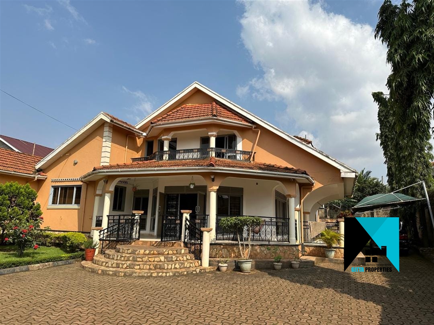 Storeyed house for sale in Munyonyo Kampala