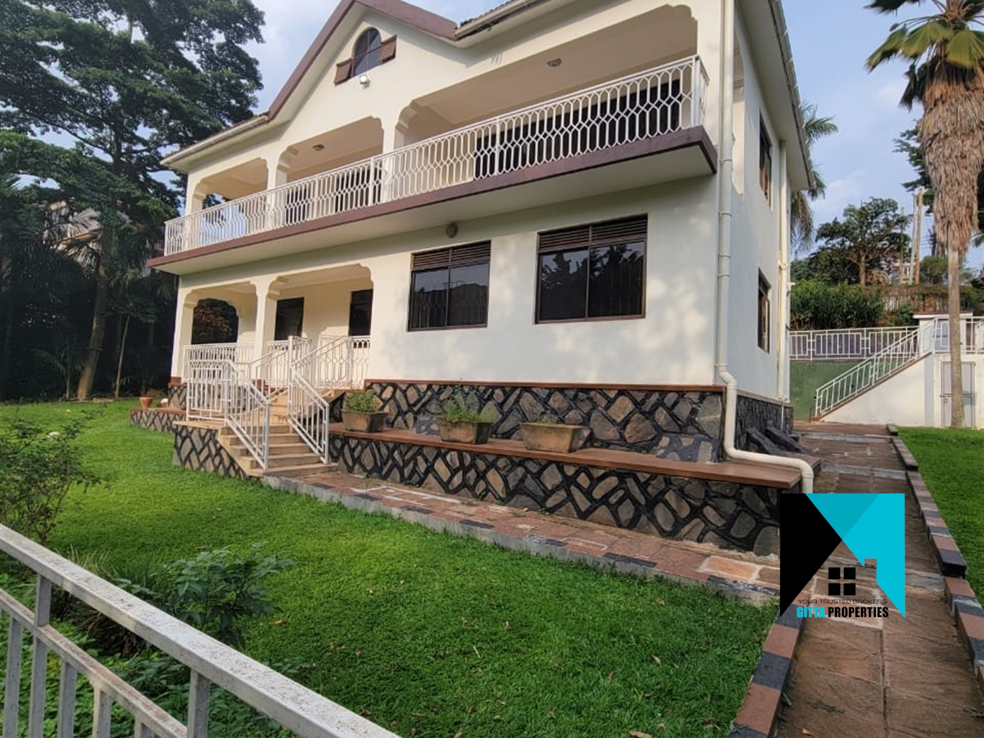 Storeyed house for rent in Kololo Kampala