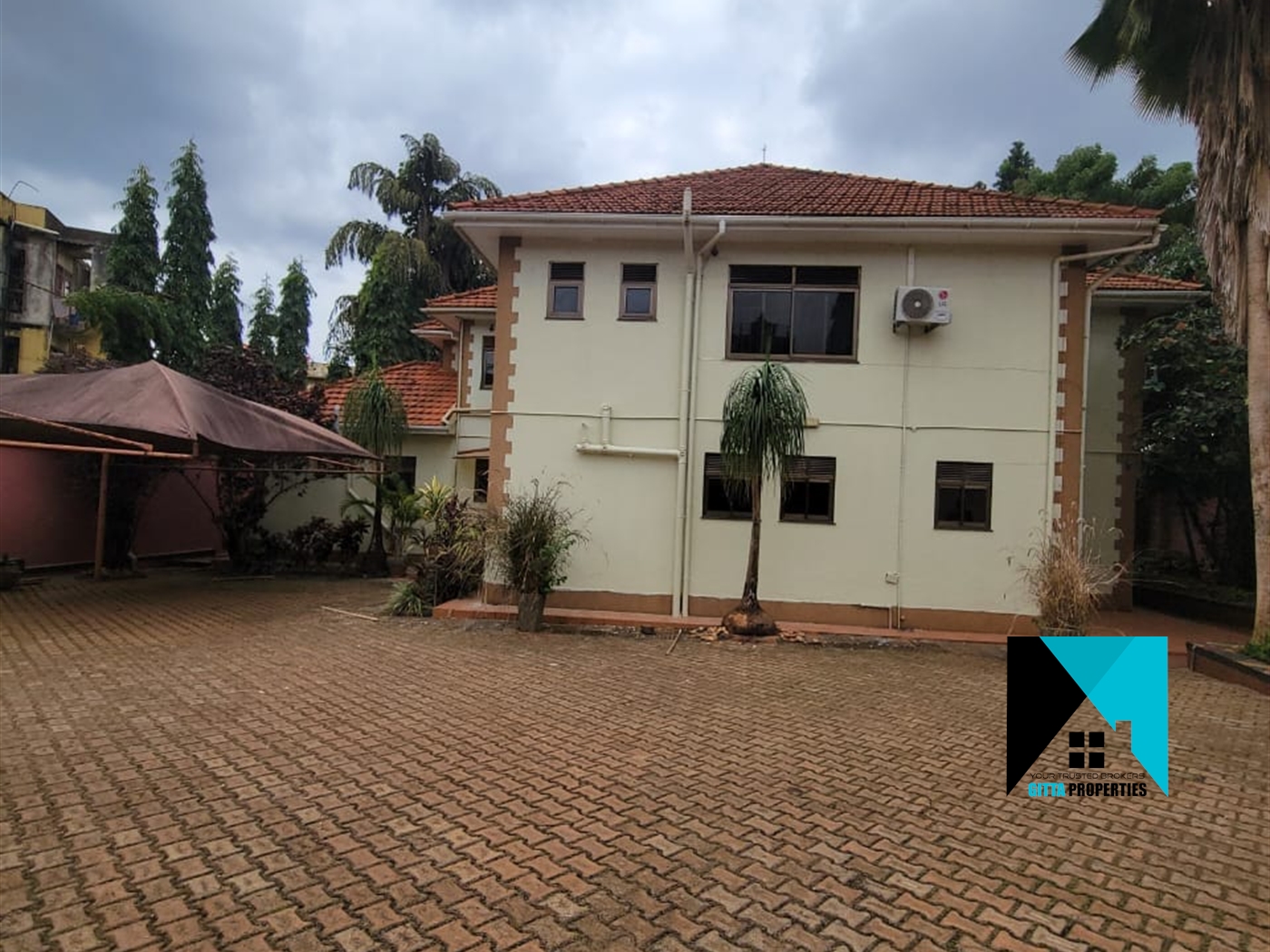 Storeyed house for rent in Kololo Kampala