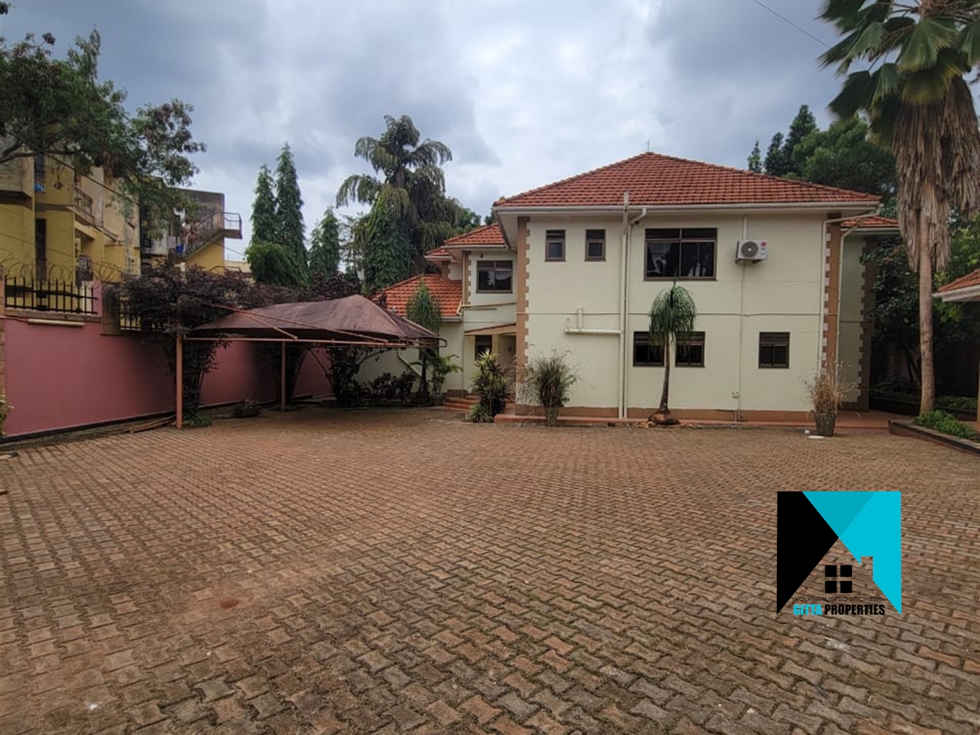 Storeyed house for rent in Kololo Kampala