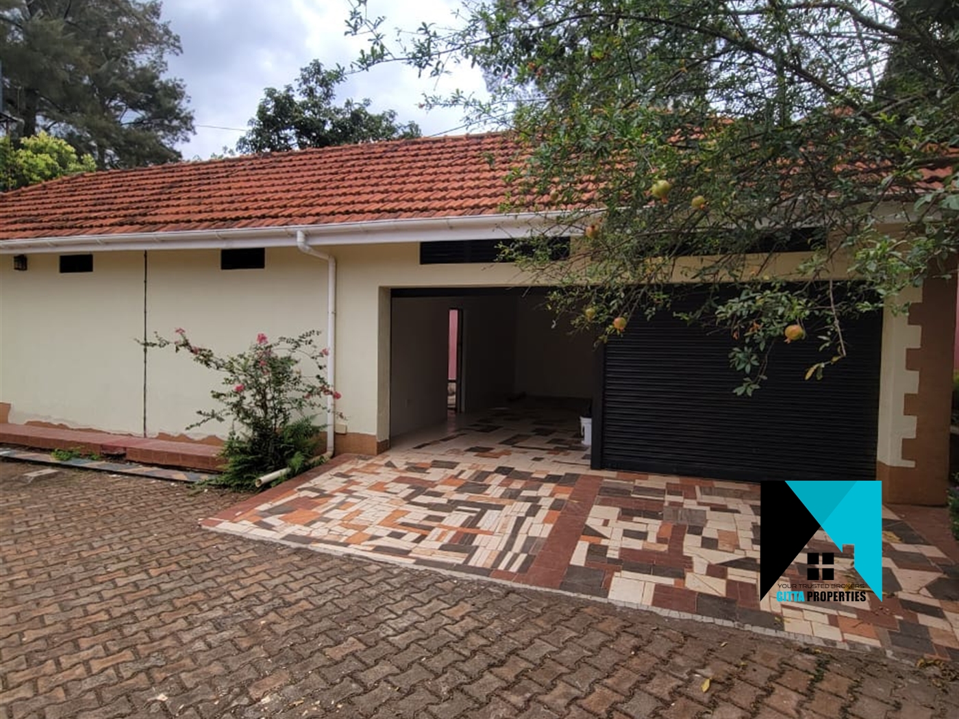 Storeyed house for rent in Kololo Kampala