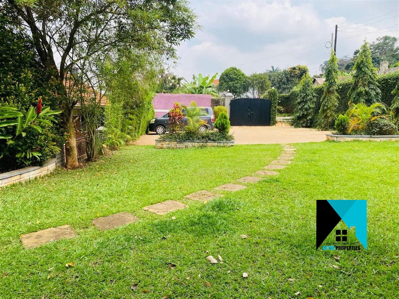 Bungalow for rent in Mutungo Kampala