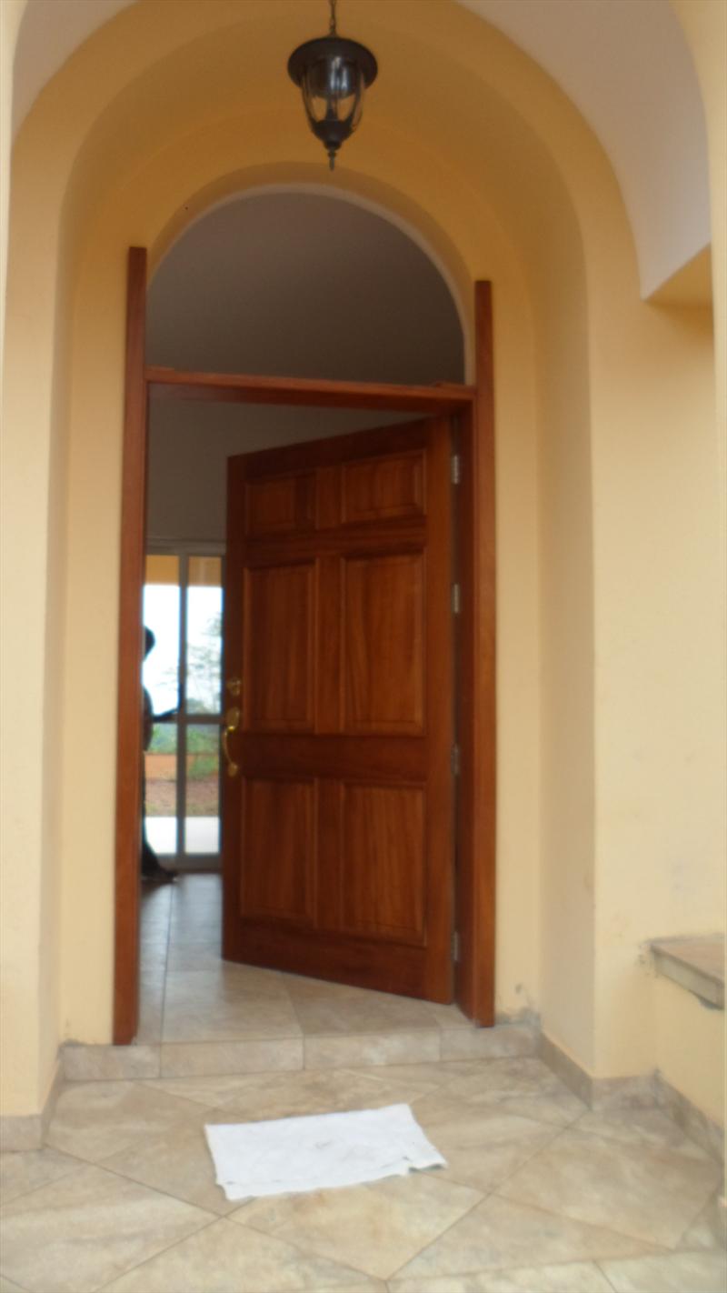 Bungalow for rent in Bwebajja Wakiso