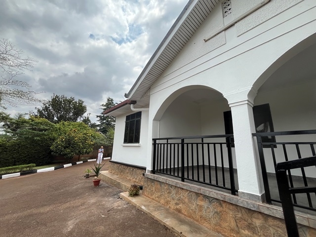 Bungalow for rent in Mbuya Kampala