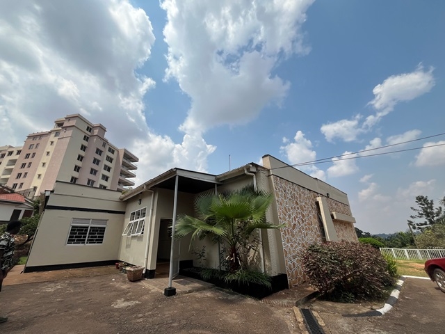 Bungalow for rent in Kololo Kampala