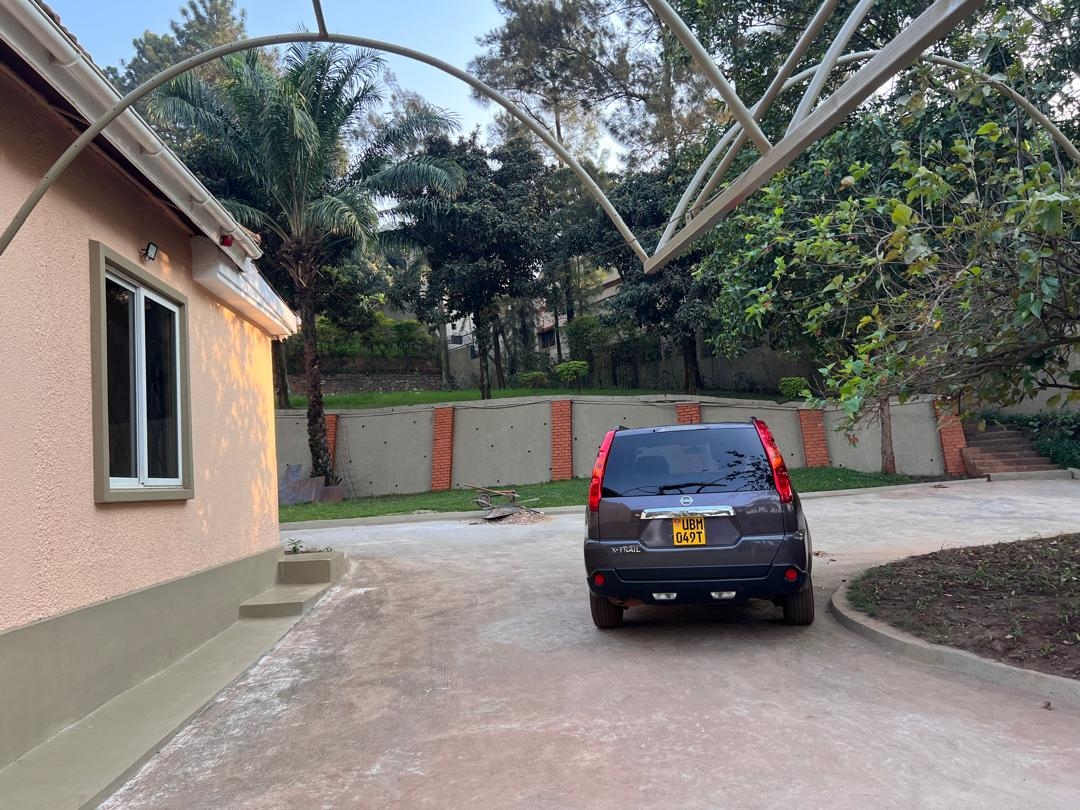 Bungalow for rent in Mbuya Kampala