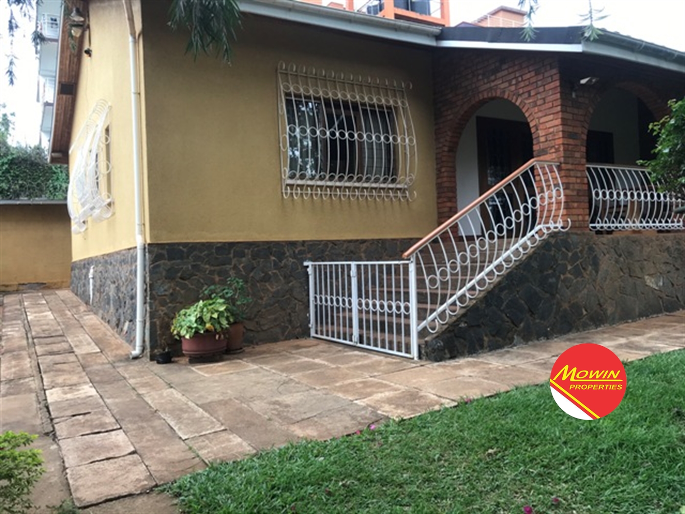 Duplex for rent in Kisugu Kampala