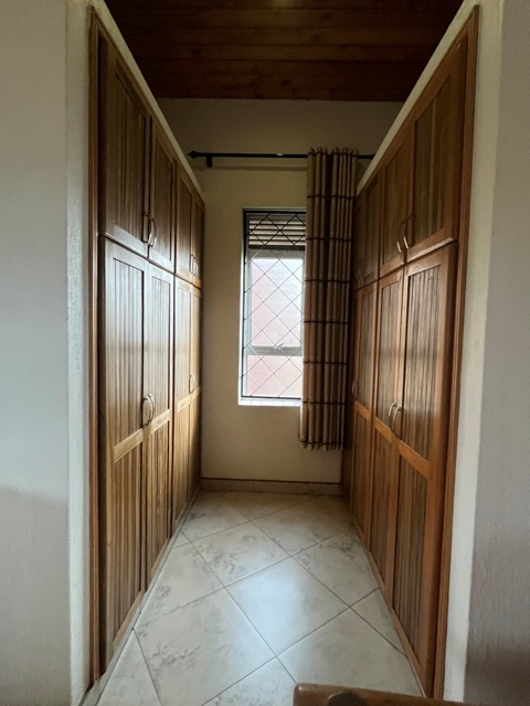 Penthouse for rent in Bugoloobi Kampala