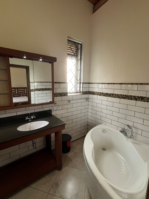 Penthouse for rent in Bugoloobi Kampala