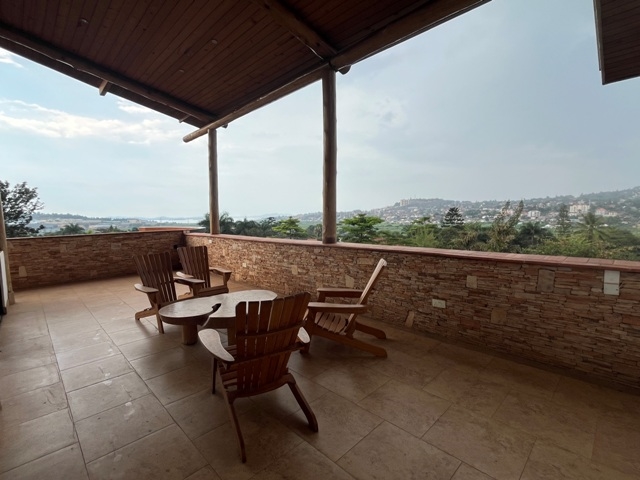 Penthouse for rent in Bugoloobi Kampala