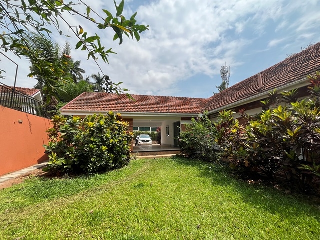 Bungalow for rent in Muyenga Kampala