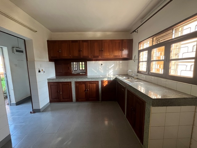 Storeyed house for rent in Mbuya Kampala