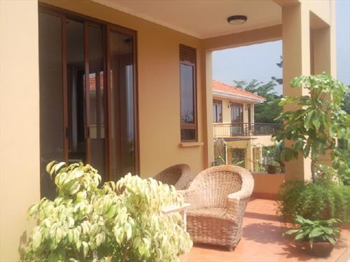 Villa for rent in Lubowa Wakiso